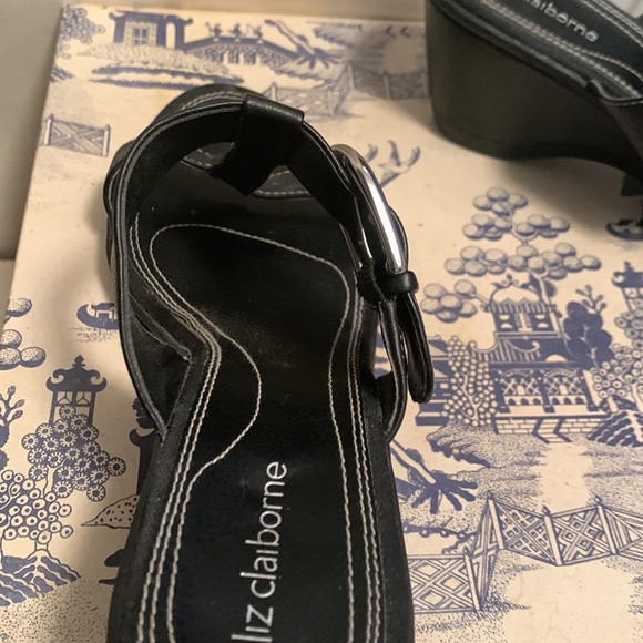 Liz Claiborne adjustable buckle sandals - Picture 2 of 5